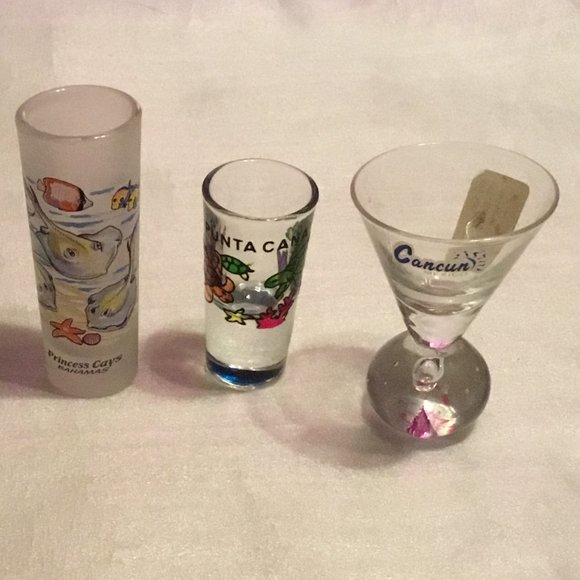 Collection of 5 colorful shot glasses - Hard Rock Hotel Cancun, Bahamas, etc. - Picture 5 of 12